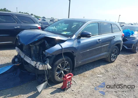 2018 Toyota Highlander Le Plus z USA, uszkodzony, nr VIN 5TDBZRFH4JS839924